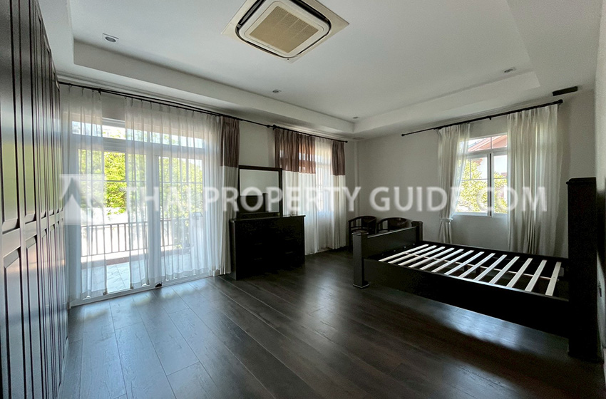 House with Shared Pool in Bangnatrad : Nantawan Bangna Km.7 