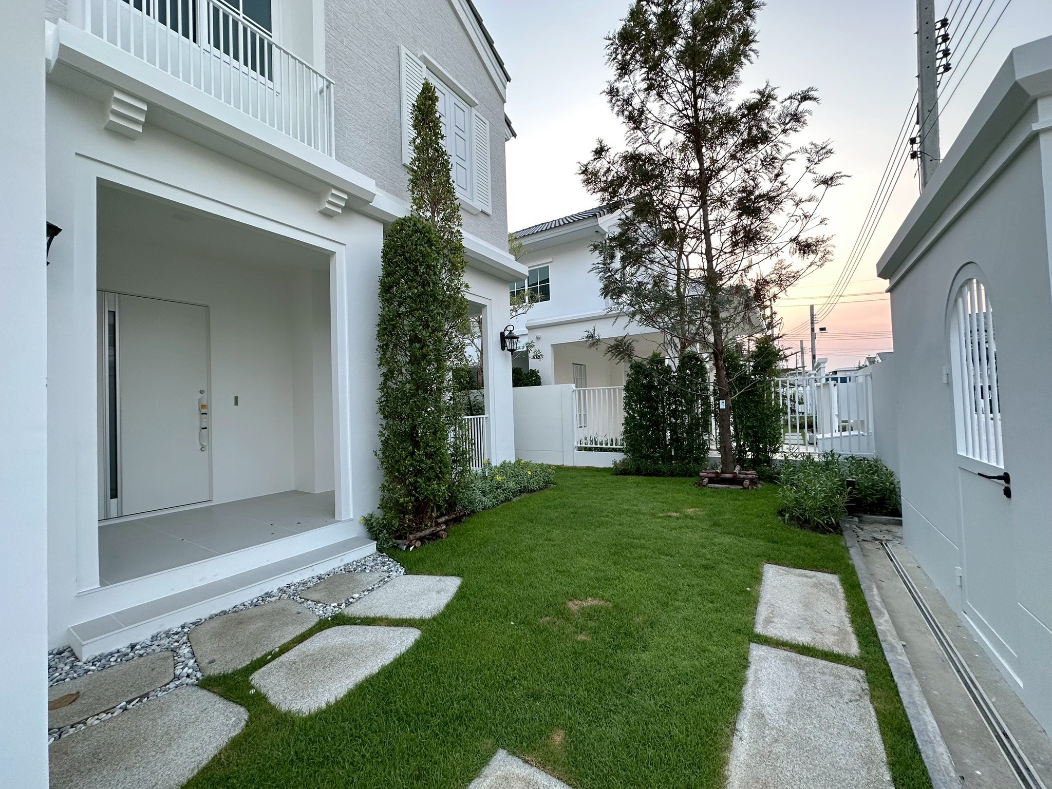House with Shared Pool in Bangnatrad 