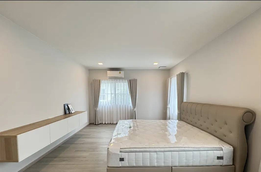 House with Shared Pool in Bangnatrad 