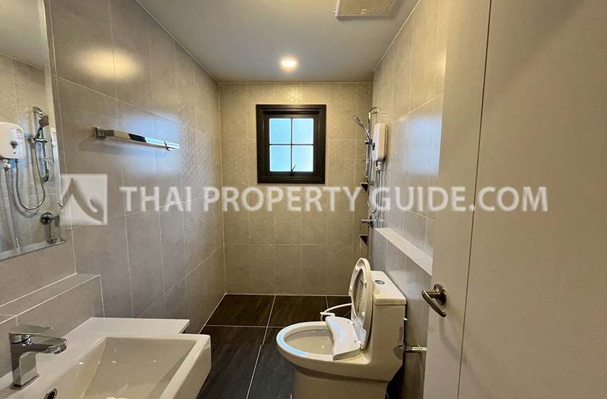 House with Shared Pool in Bangnatrad 