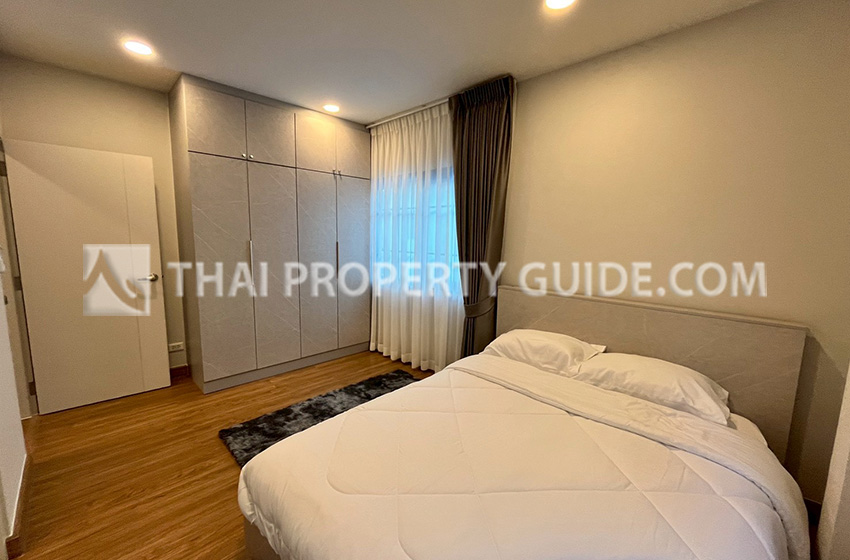 House with Shared Pool in Bangnatrad 