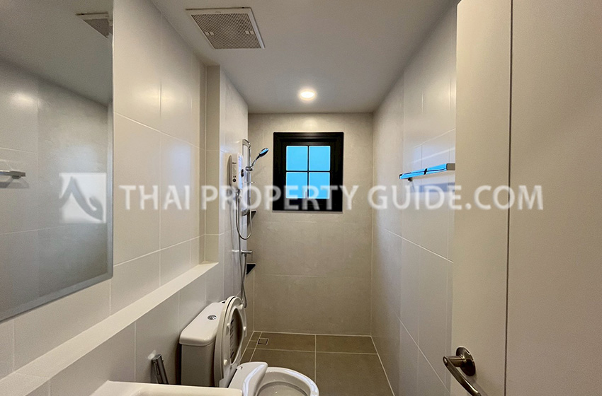 House with Shared Pool in Bangnatrad 