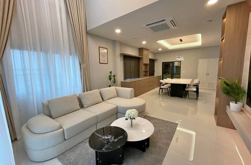 House with Shared Pool in Bangnatrad 