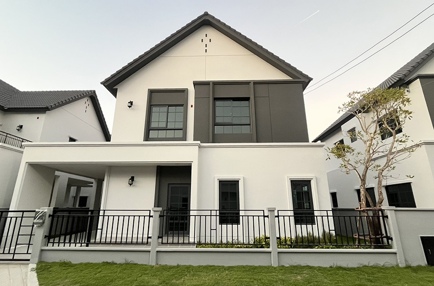 House with Shared Pool for rent in Bangnatrad