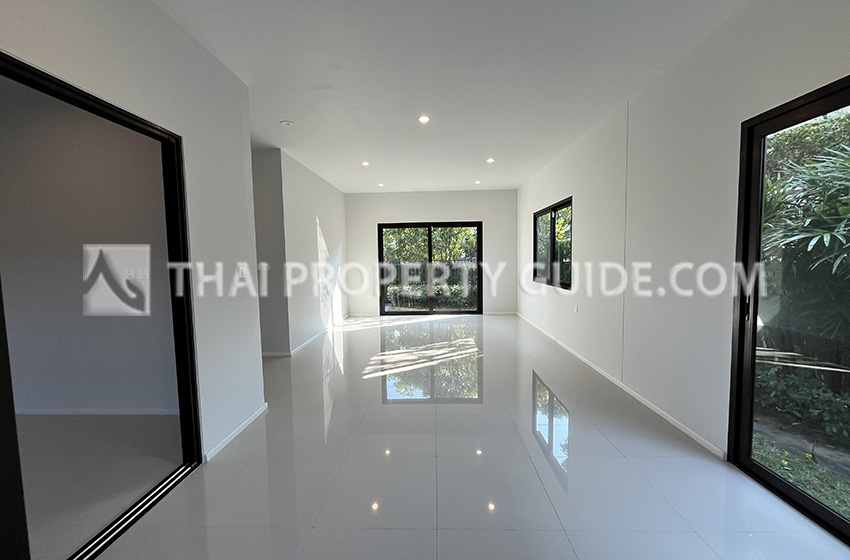 House with Shared Pool in Bangnatrad 