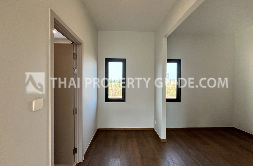 House with Shared Pool in Bangnatrad 