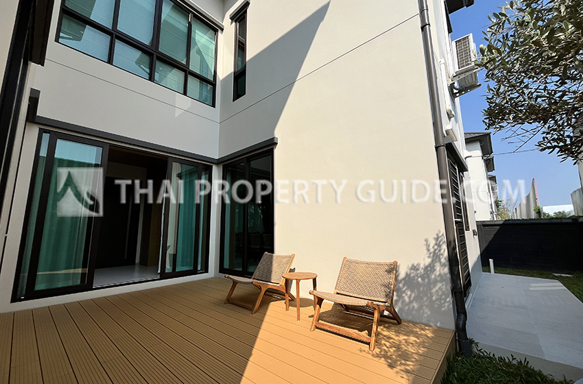 House with Shared Pool for rent in Bangnatrad
