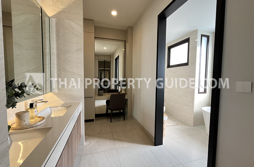 House with Shared Pool in Bangnatrad 