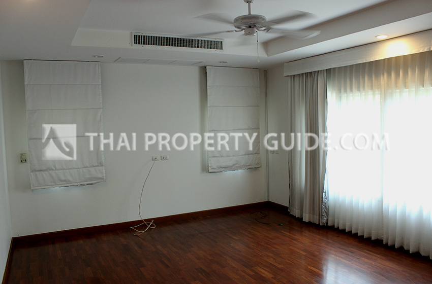 House with Shared Pool in Chaengwattana 