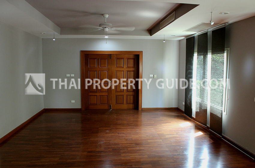 House with Shared Pool in Chaengwattana 