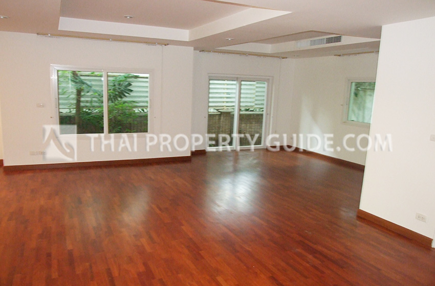 House with Shared Pool in Chaengwattana 