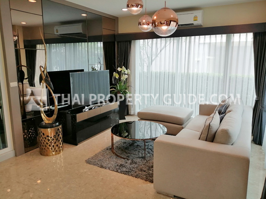 House with Shared Pool in Krung Thep Kritha 