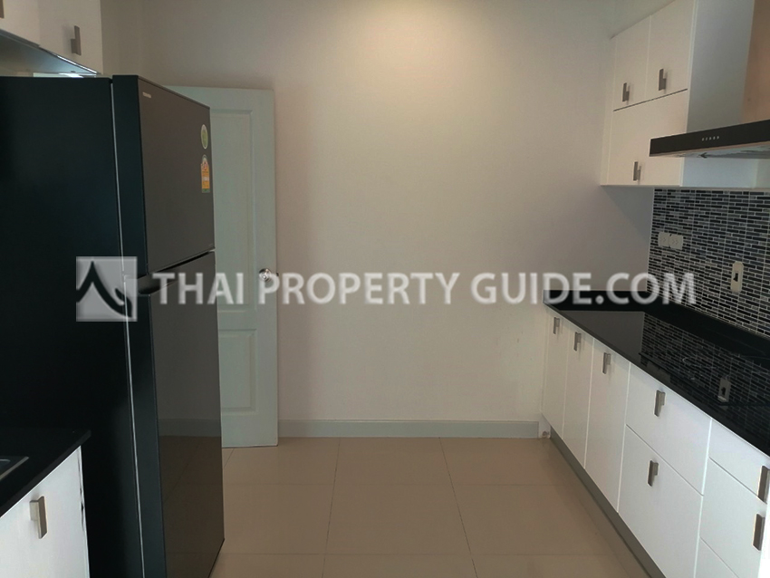 House with Shared Pool in Krung Thep Kritha 