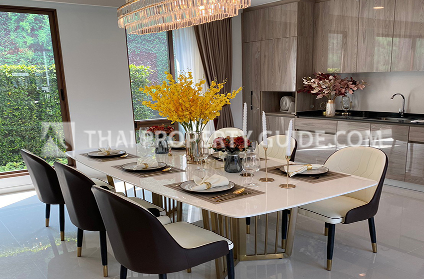 House with Shared Pool in Krung Thep Kritha 