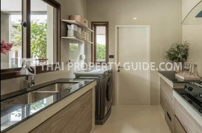 House with Shared Pool in Krung Thep Kritha 