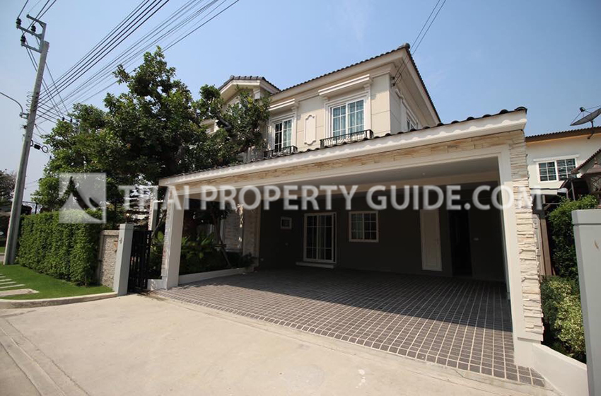 House with Shared Pool for rent in Lat Phrao