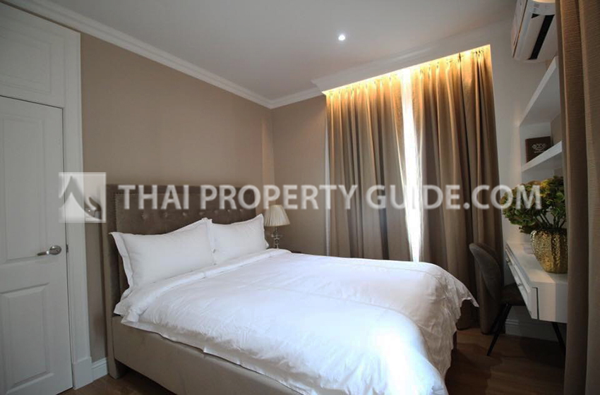House with Shared Pool in Lat Phrao 