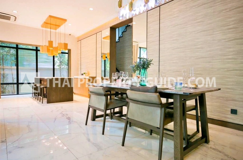 House with Shared Pool in Lat Phrao 