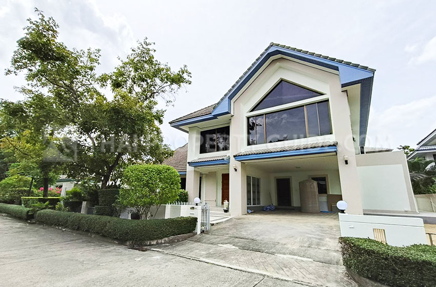 House with Shared Pool for rent in Nichada Thani