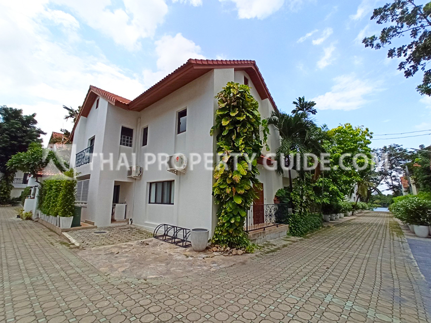 House with Shared Pool in Nichada Thani