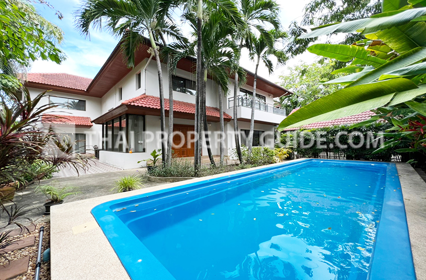 House with Private Pool in Nichada Thani
