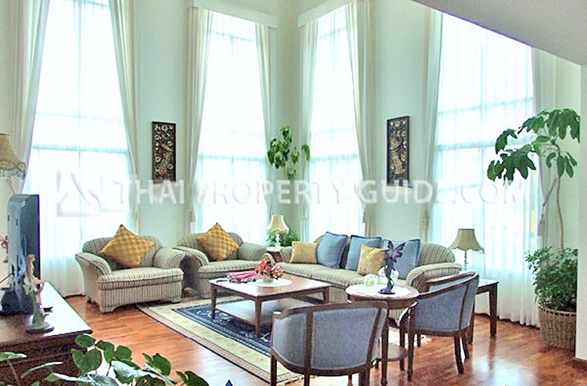 House with Shared Pool for rent in Nichada Thani