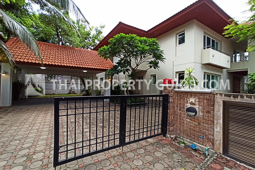 House with Shared Pool for rent in Nichada Thani