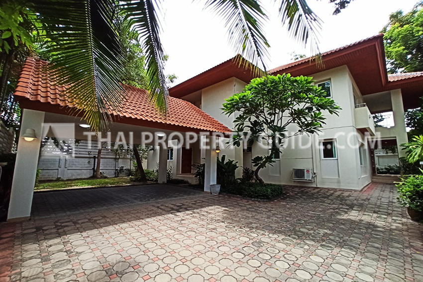 House with Shared Pool in Nichada Thani 