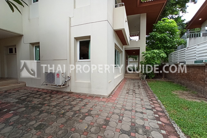 House with Shared Pool in Nichada Thani 