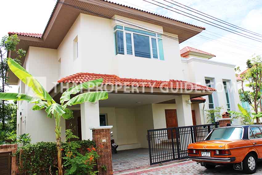 House with Shared Pool for rent in Nichada Thani