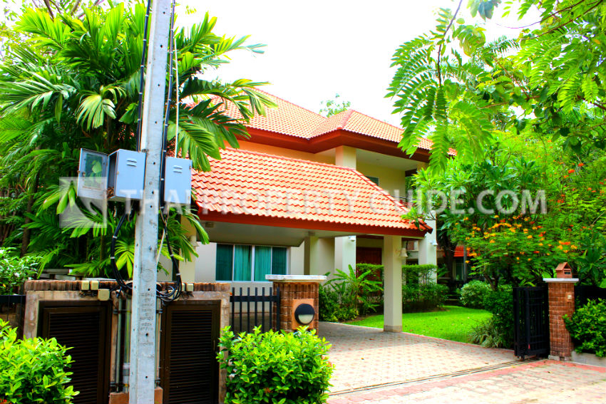 House with Shared Pool for rent in Nichada Thani