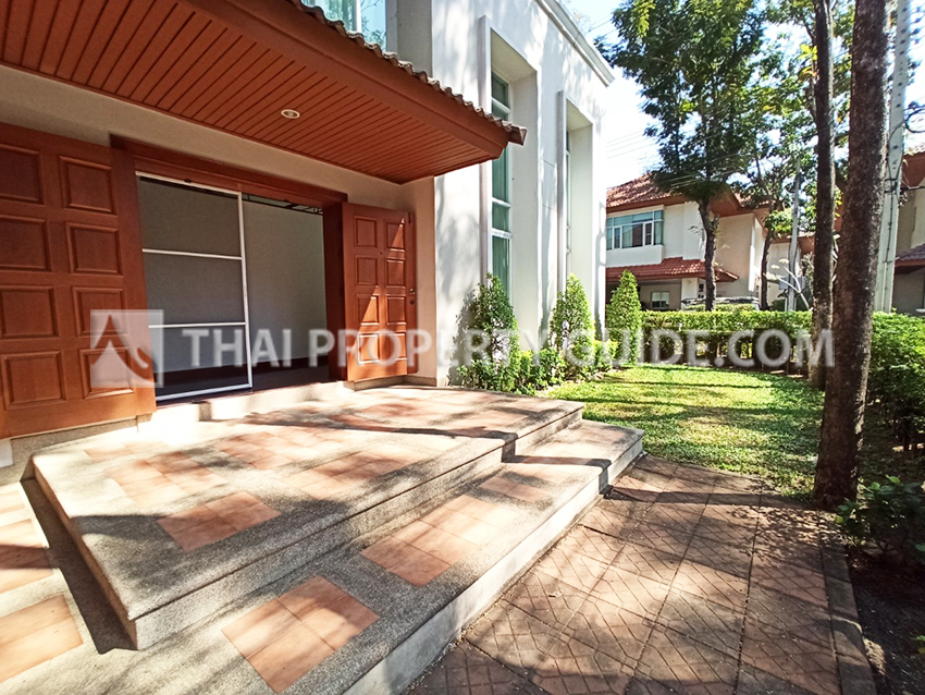 House with Shared Pool in Nichada Thani 