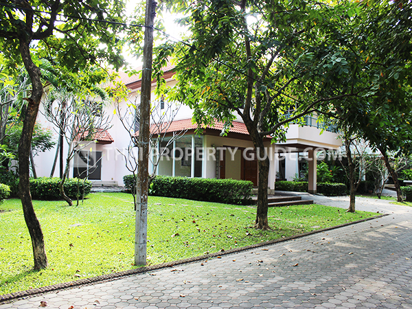 House with Shared Pool in Nichada Thani