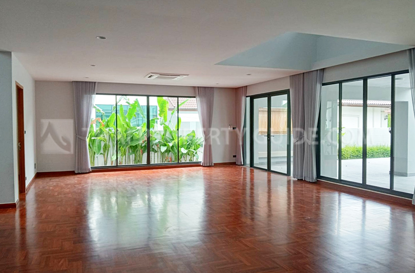 House with Shared Pool in Nichada Thani 