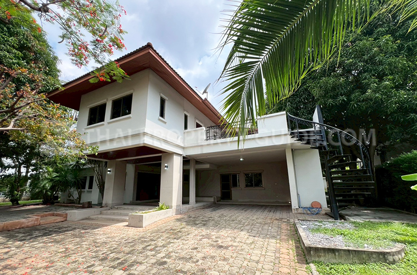 House with Shared Pool in Nichada Thani
