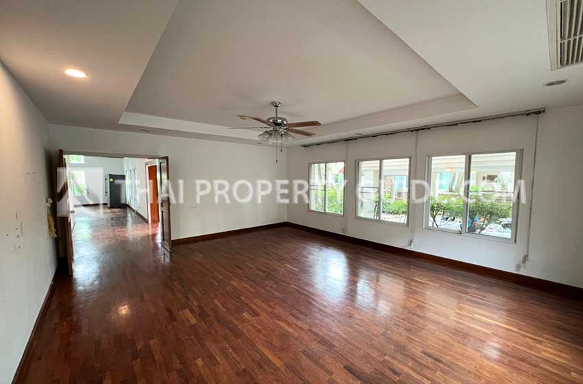 House with Shared Pool in Nichada Thani 