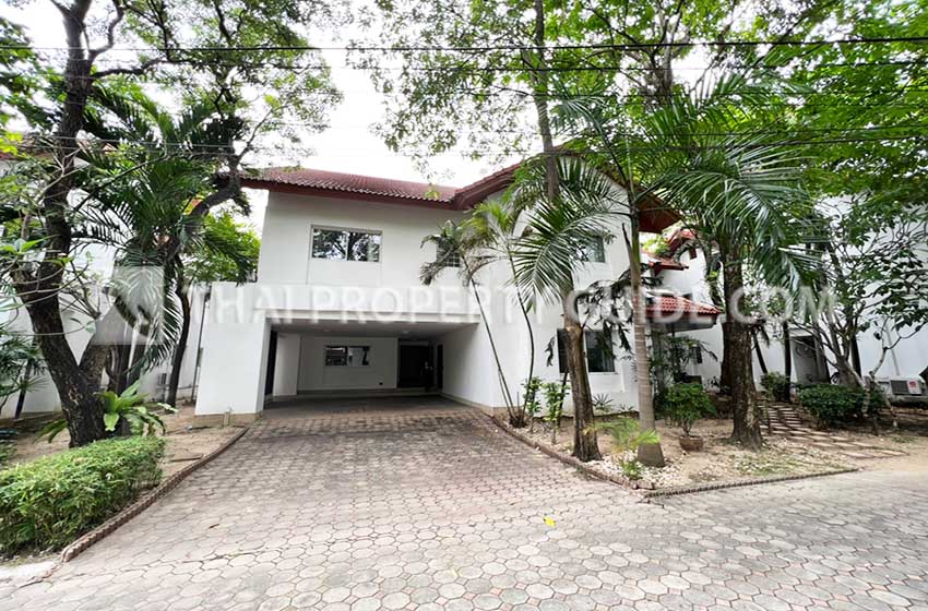 House with Shared Pool in Nichada Thani