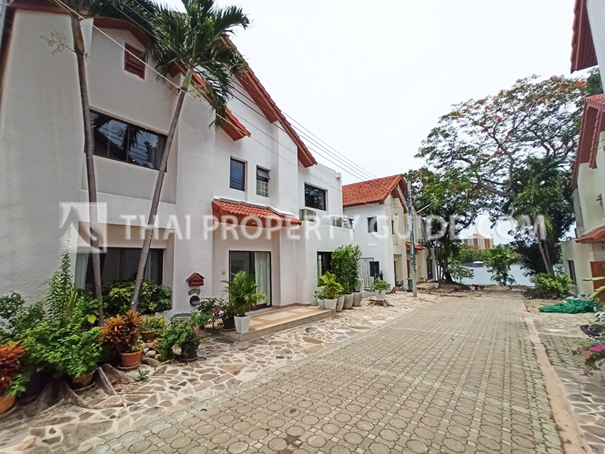 House with Shared Pool in Nichada Thani