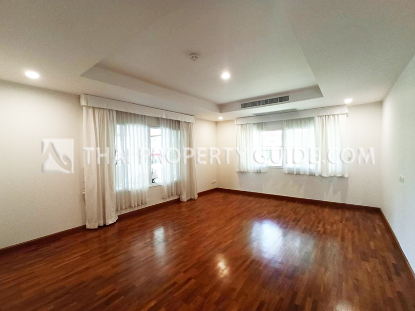 House with Shared Pool in Nichada Thani 