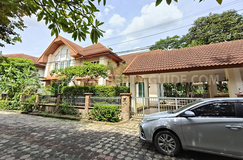 House with Shared Pool for rent in Nichada Thani
