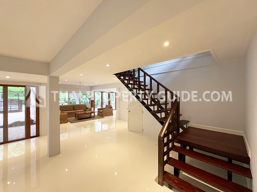 House with Shared Pool in New Petchburi 