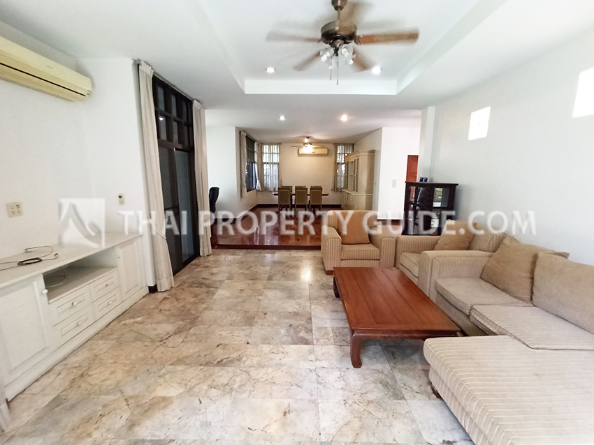 House with Shared Pool in New Petchburi 