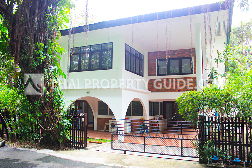 House with Shared Pool for rent in New Petchburi