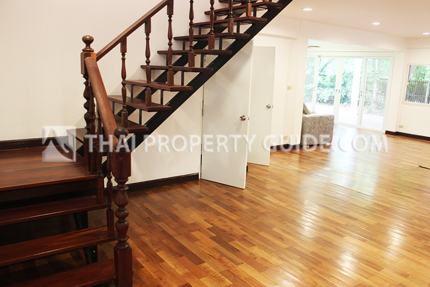 House with Shared Pool in New Petchburi 