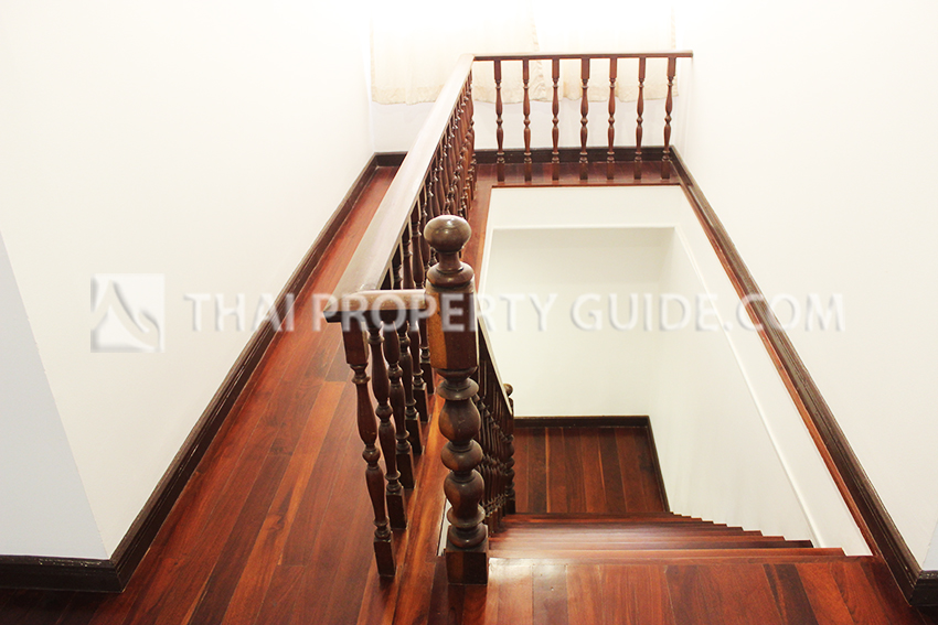 House with Shared Pool in New Petchburi 