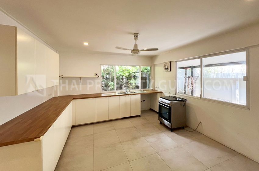 House with Shared Pool in New Petchburi 