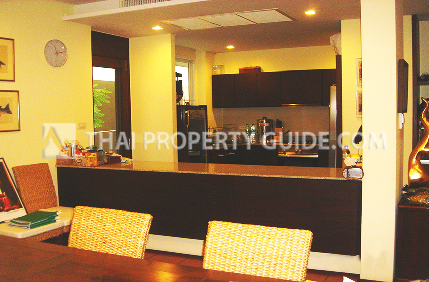 House with Shared Pool in New Petchburi 