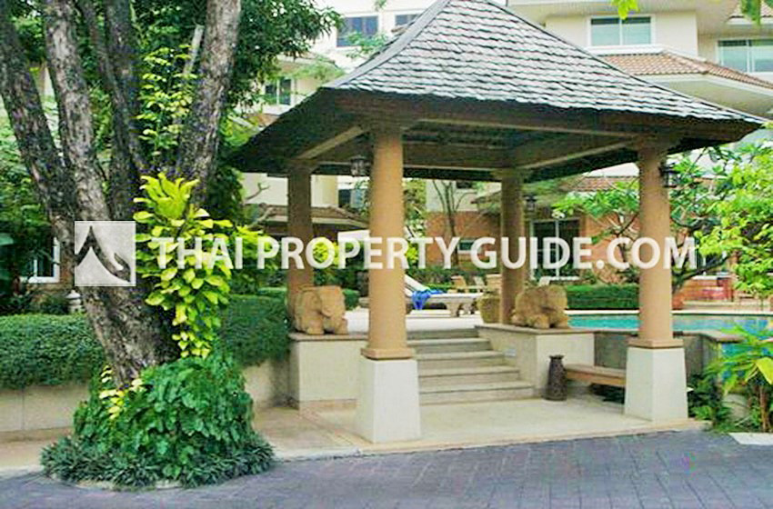 House with Shared Pool in New Petchburi 