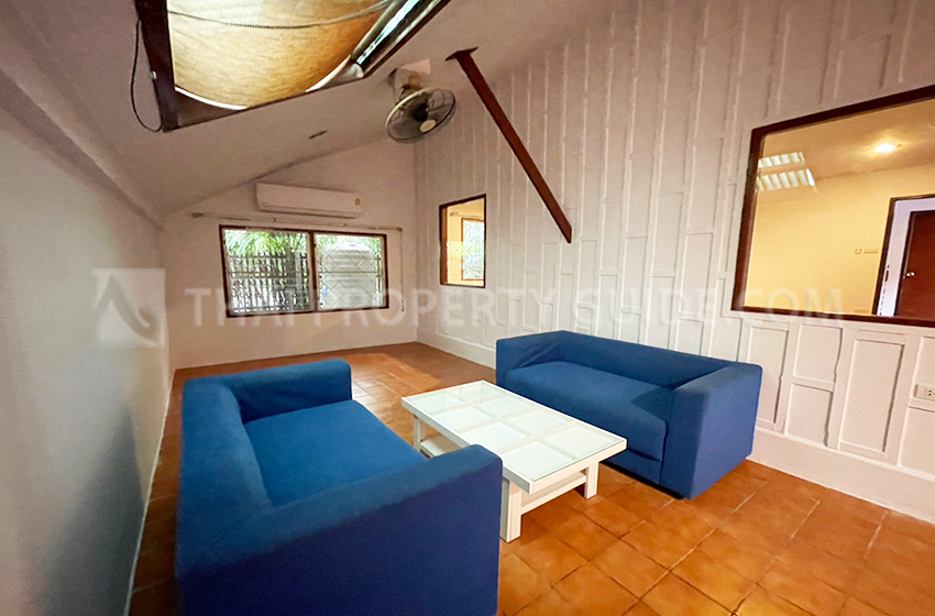 House with Shared Pool in New Petchburi 