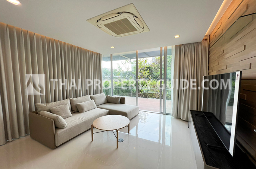 House with Shared Pool in New Petchburi 
